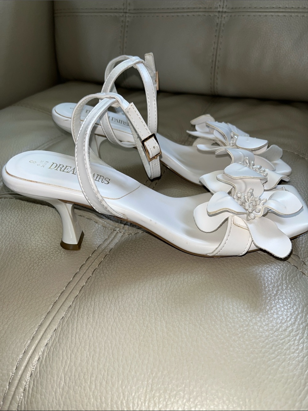 Dream Pairs White Floral Appliqué Ankle Strap Sandals Size 8 - Picture 5 of 7